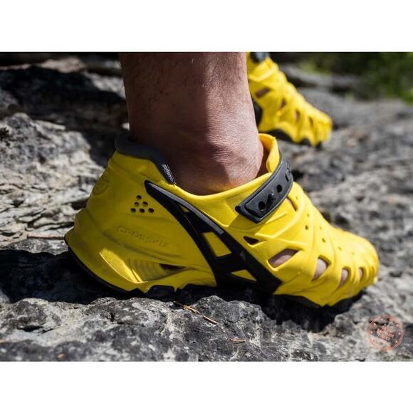 Crosskix 2.0 Yellowjacket Hybrid Water Shoes Bright Yellow Foam Slip-On NEW-NIB - Picture 7 of 15